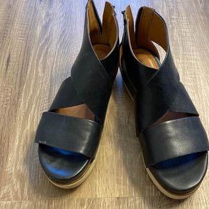 Busslola Black Leather Sandals